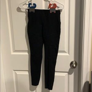 Black leggings with rushings